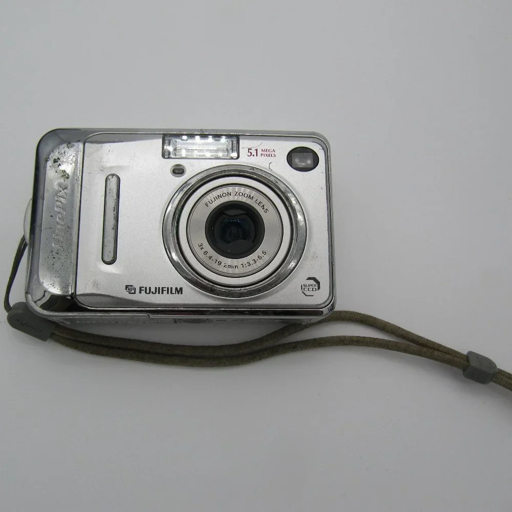 Fuji - FinePix 5.1MP Compact Digital Camera - For Parts Only